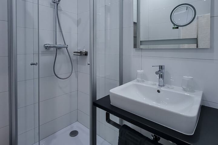 Room 15 of 26