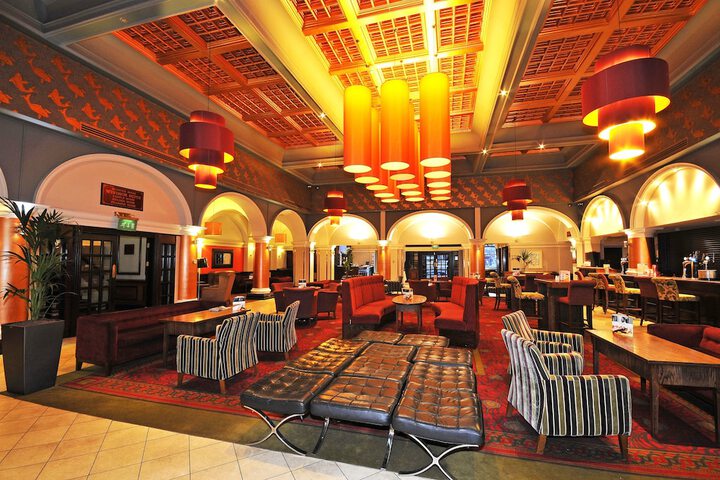 Lounge 21 of 35