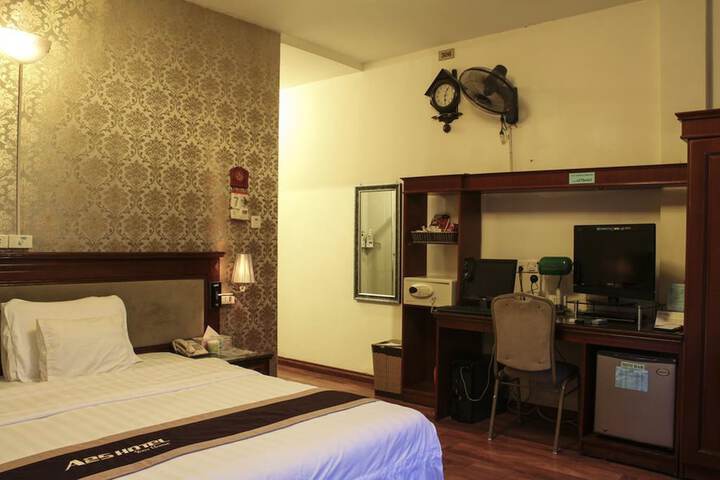 Room 11 of 22