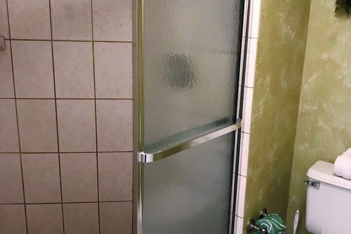 Room 100 of 123