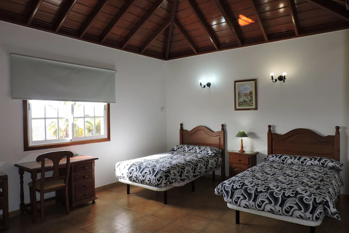 Room 4 of 7