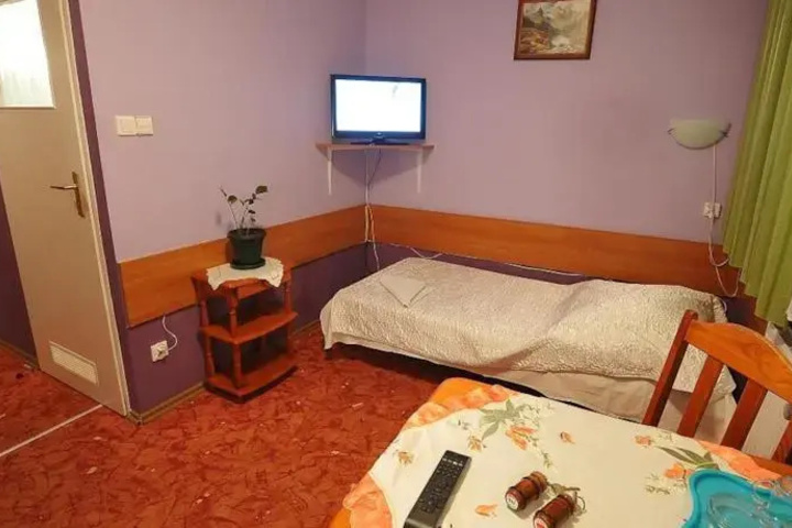 Room 2 of 18