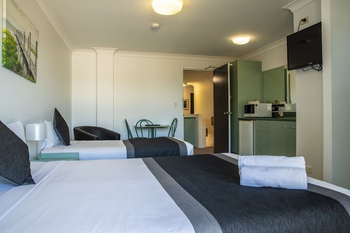 Room 8 of 32