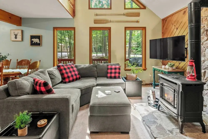Exterior of Deer Hollow by Avantstay Big Yard + Lake Access