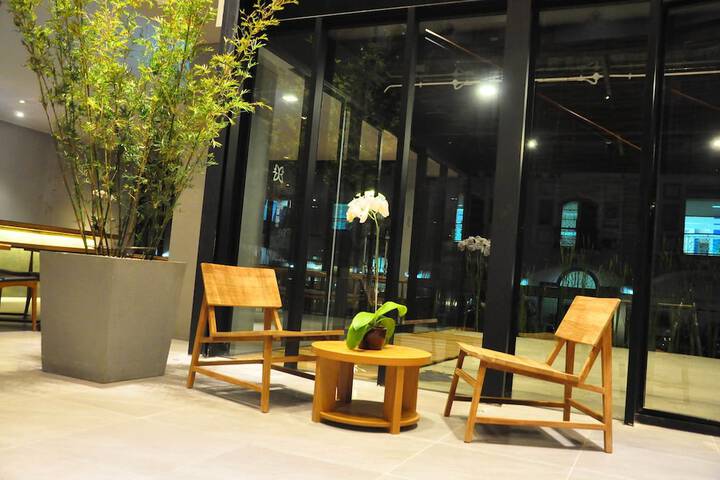 Guest Lobby