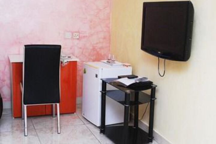 Room 9 of 37