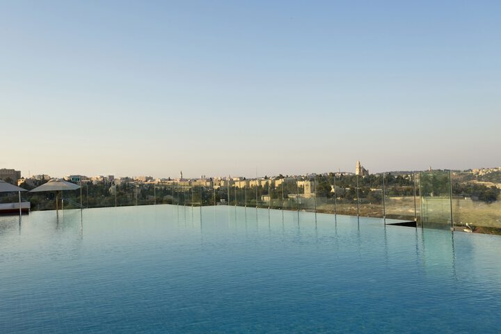 Pool 53 of 75