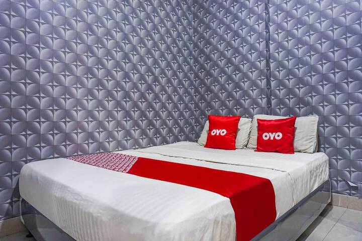 Room 8 of 16