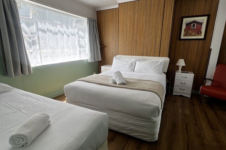 Room 8 of 16