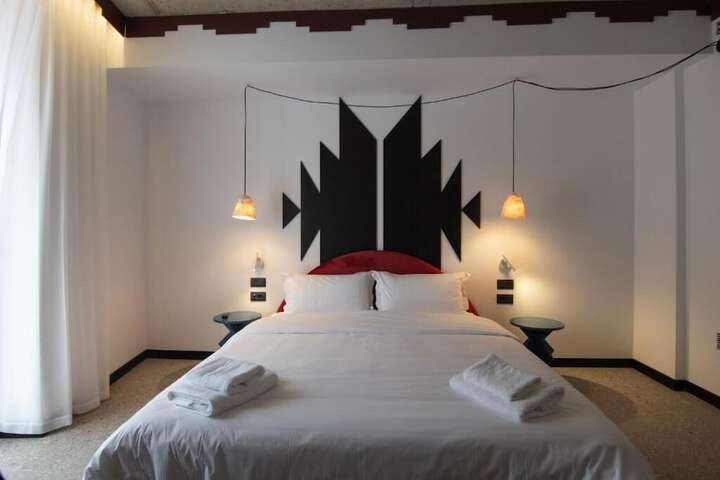 Room 27 of 40