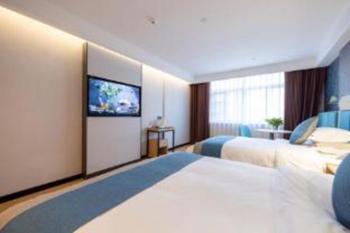Room 6 of 7