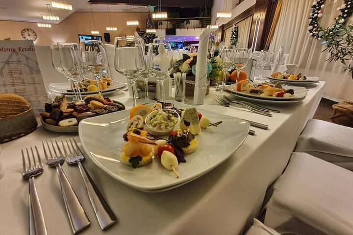 Dining 23 of 42