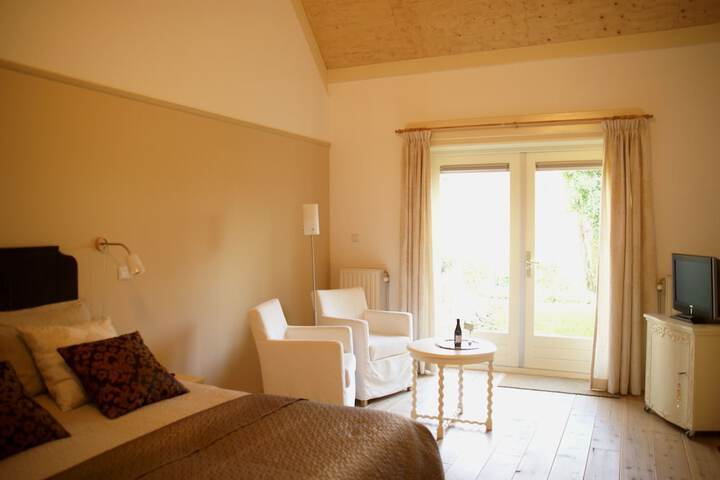 Room 5 of 32
