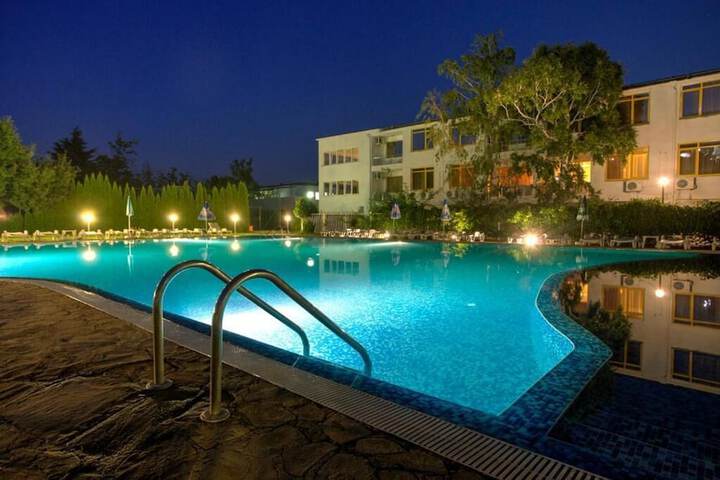 Pool 5 of 8
