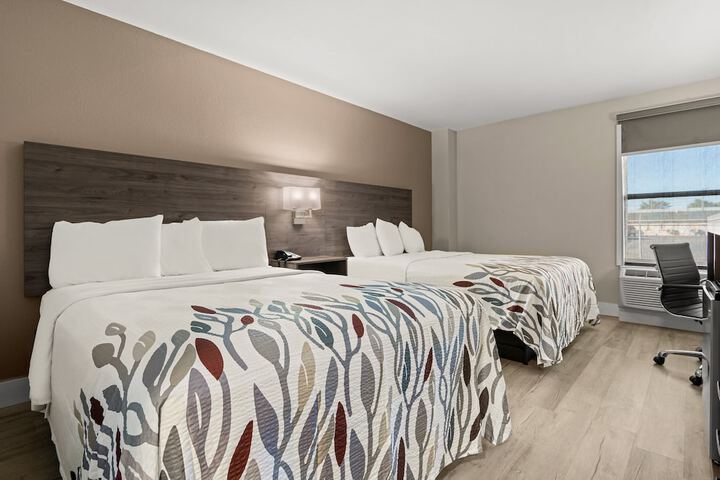 Deluxe 2 Queen Beds (2 of 8)