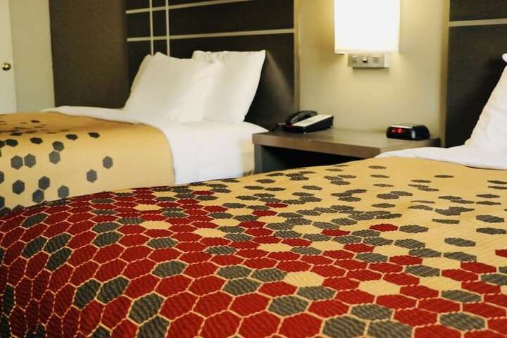 2 Queen Beds (9 of 21)