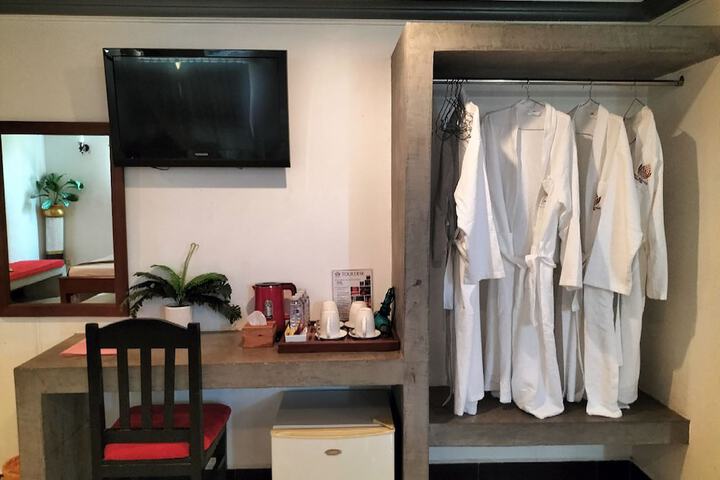 Room 27 of 49
