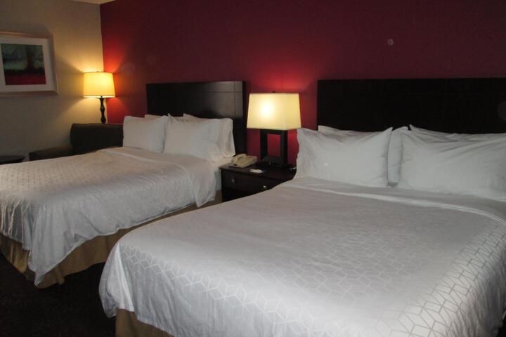 Standard 2 Queen Beds Accessible (19 of 19)