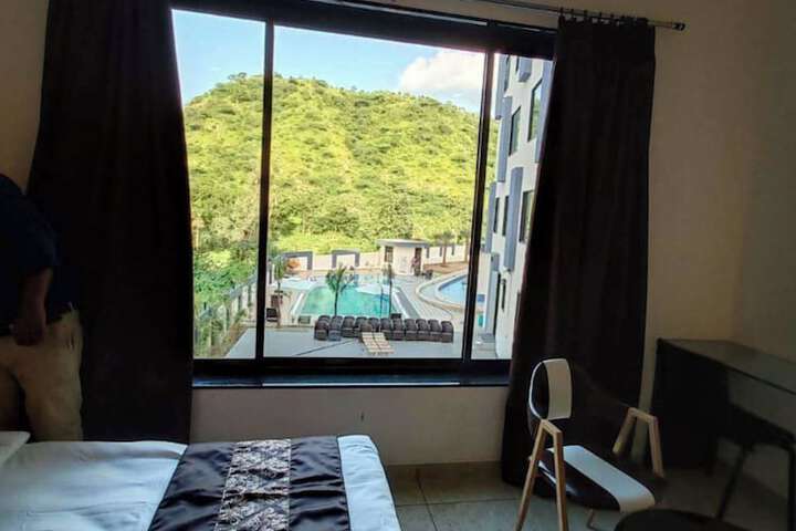 Room 10 of 112