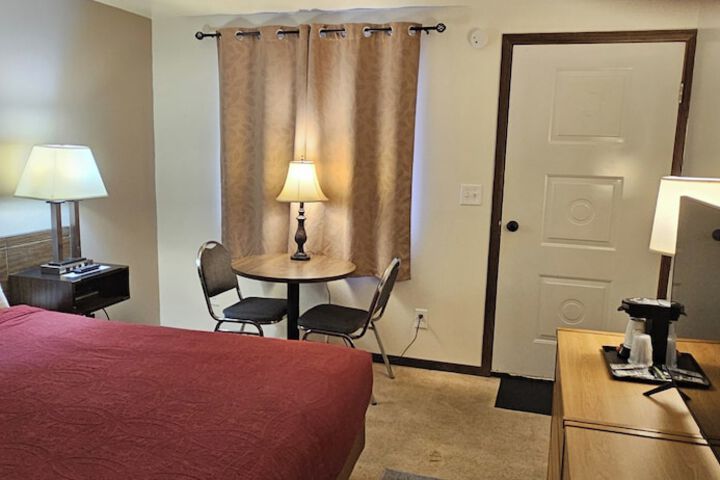 Room 33 of 210