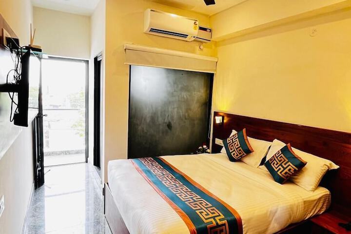 Room 6 of 19
