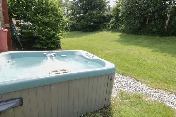 Pool 6 of 10