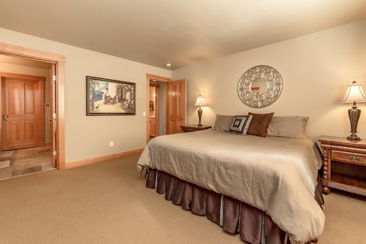 Room 6 of 32
