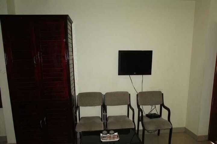 Room 12 of 36