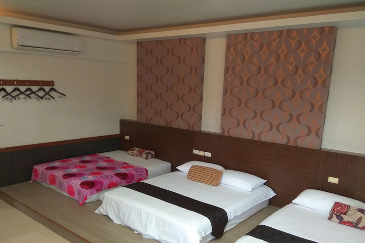 Room 3 of 10