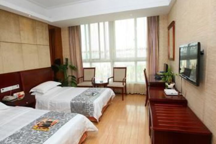 Room 8 of 18