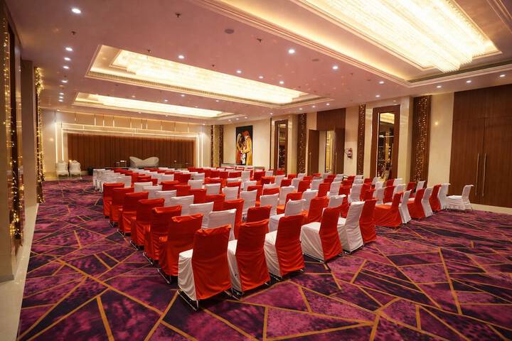 Ballroom/Hall 41 of 55