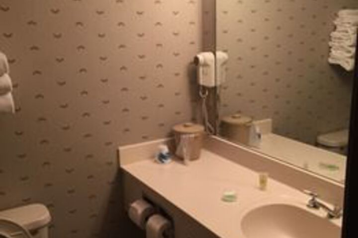 Room 2 of 10