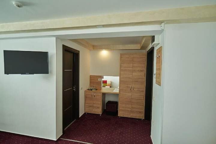 Room 12 of 34