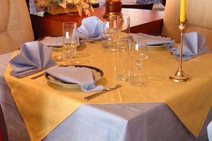 Dining 19 of 40