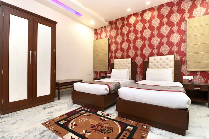 Room 52 of 288