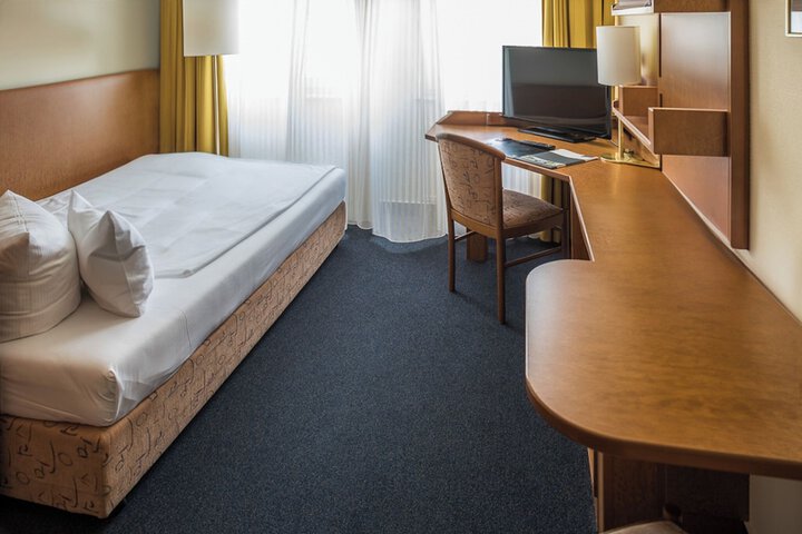 Room 3 of 16