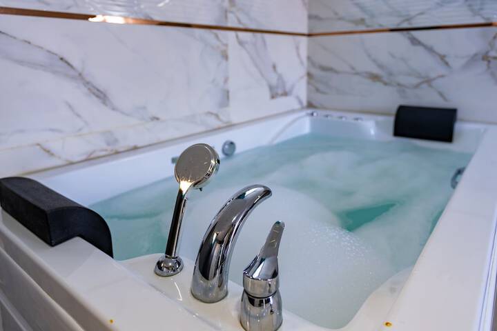 Hot Tub 51 of 58