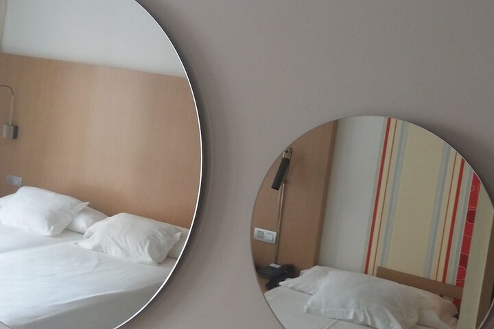 Room 19 of 40