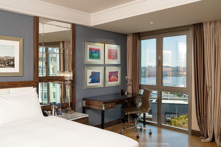 Room 56 of 182