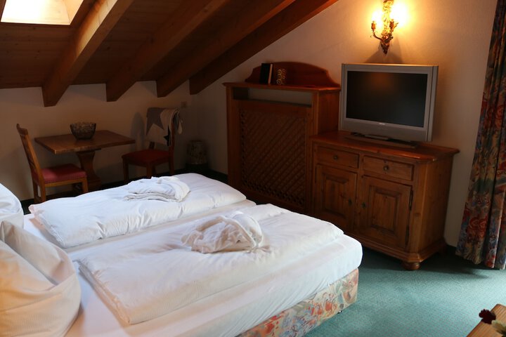 Room 4 of 49