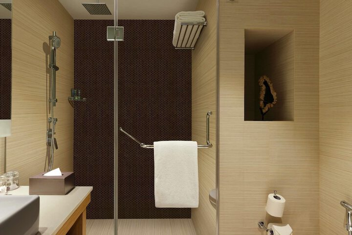 Room 11 of 37