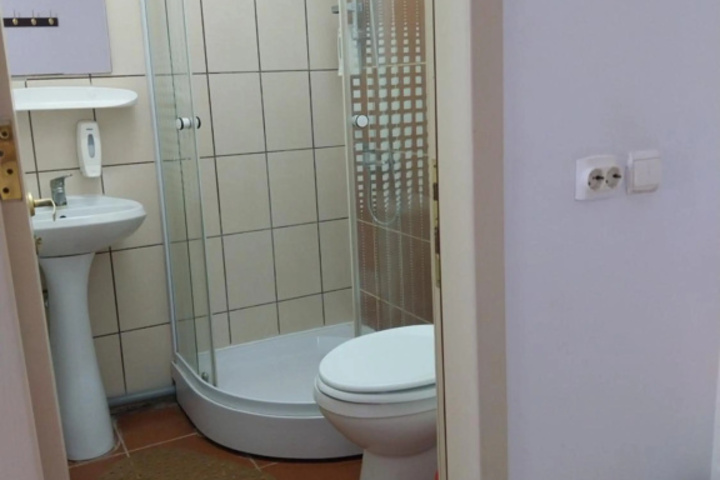 Room 8 of 16