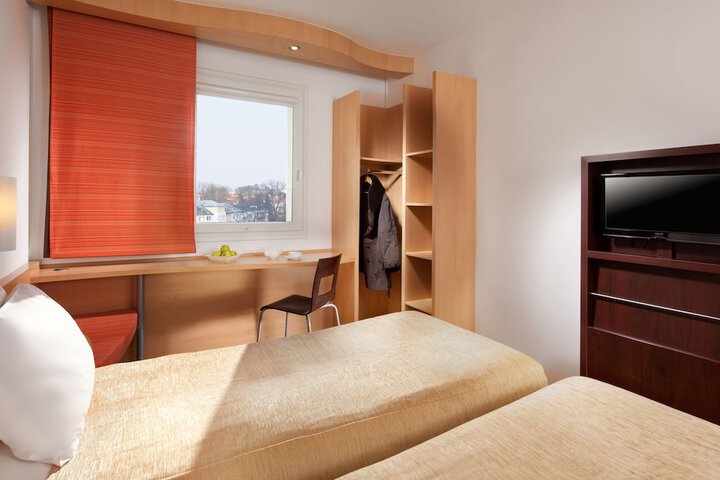 Room 5 of 44