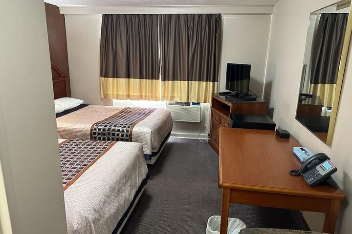 Room 8 of 34