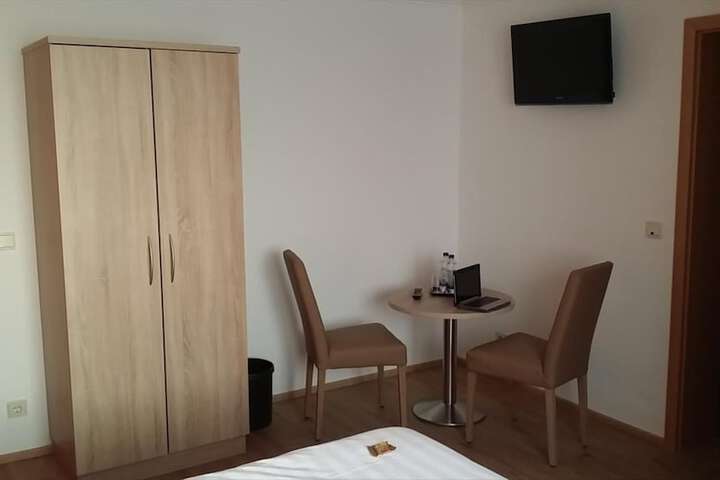 Room 7 of 31