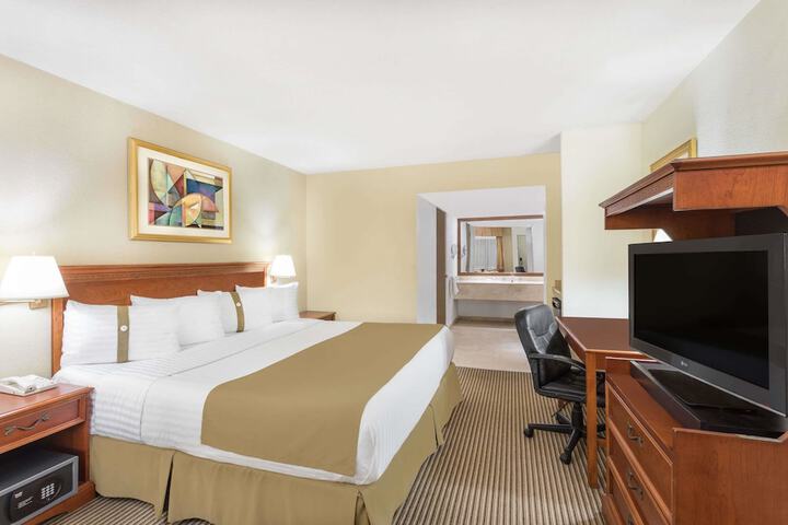 Room 10 of 33