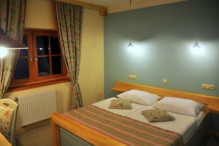 Room 4 of 27