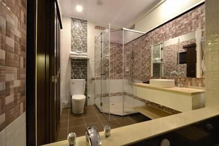 Room 21 of 28