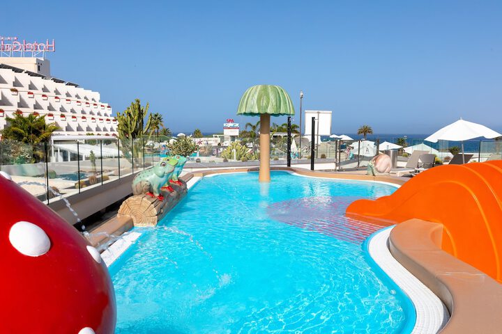 Hotel with Pool