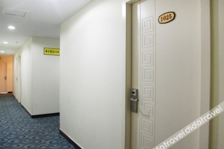 Yibai Liangpin Hotel